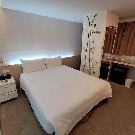 Morwing Hotel Fuzhong Тайбей Екстер'єр фото