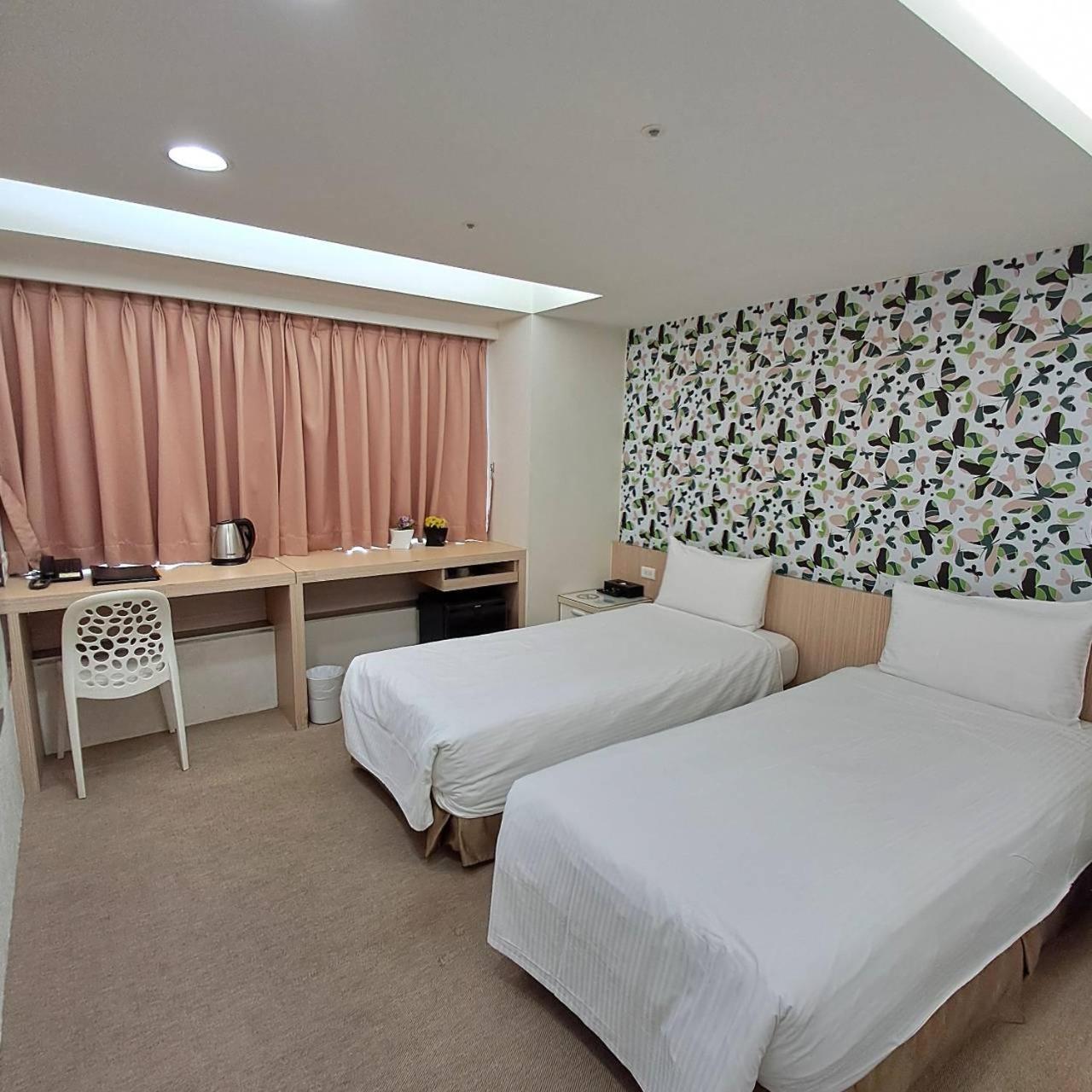 Morwing Hotel Fuzhong Тайбей Екстер'єр фото