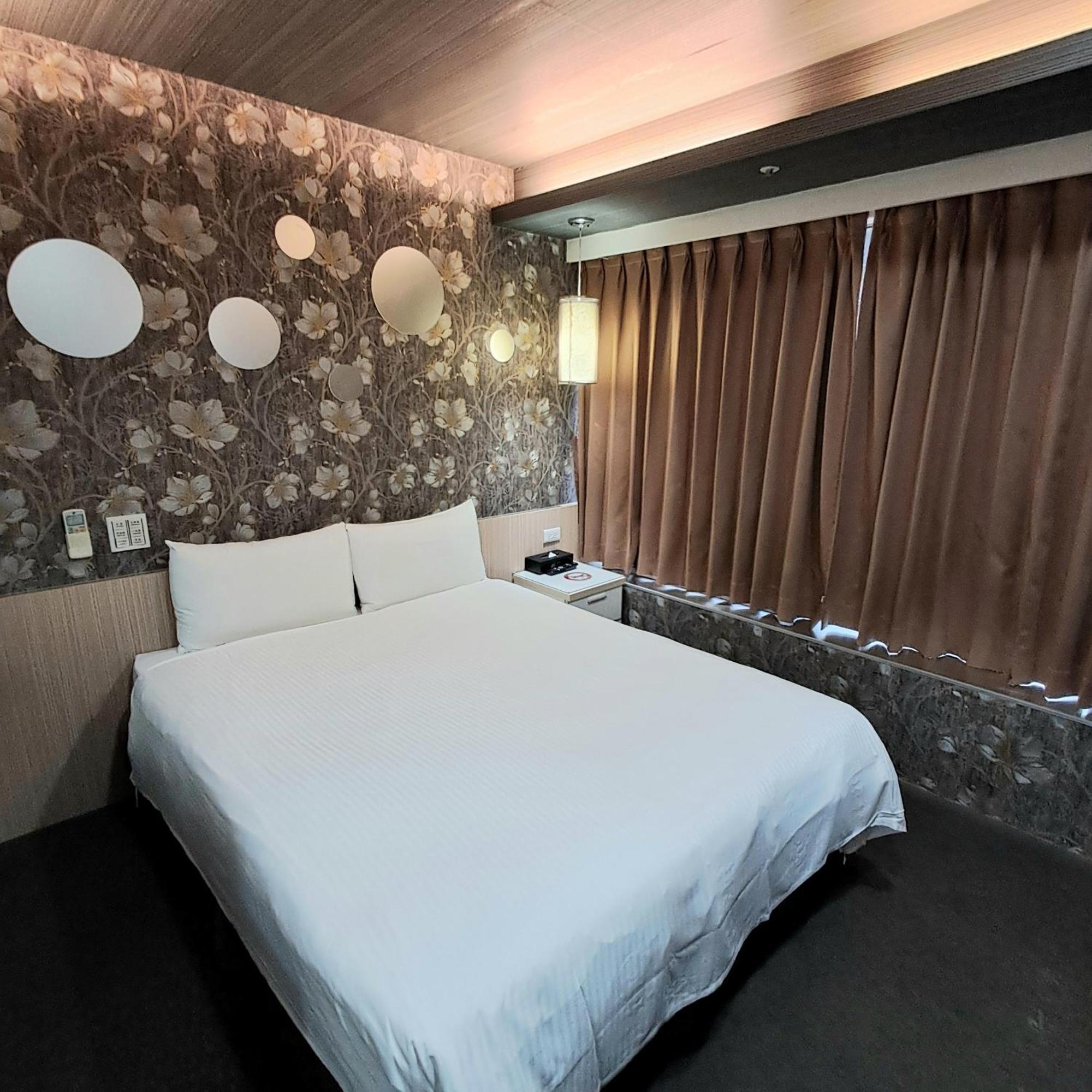 Morwing Hotel Fuzhong Тайбей Екстер'єр фото
